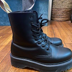 Dr. Martens VEGAN JADON II MONO PLATFORM BOOTS